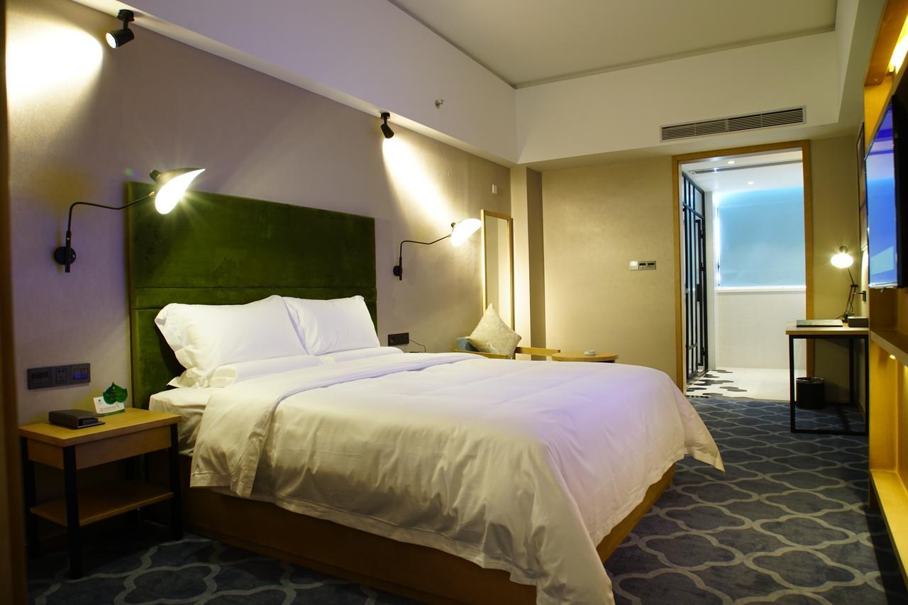 Flight One Hotel 선전 시 외부 사진